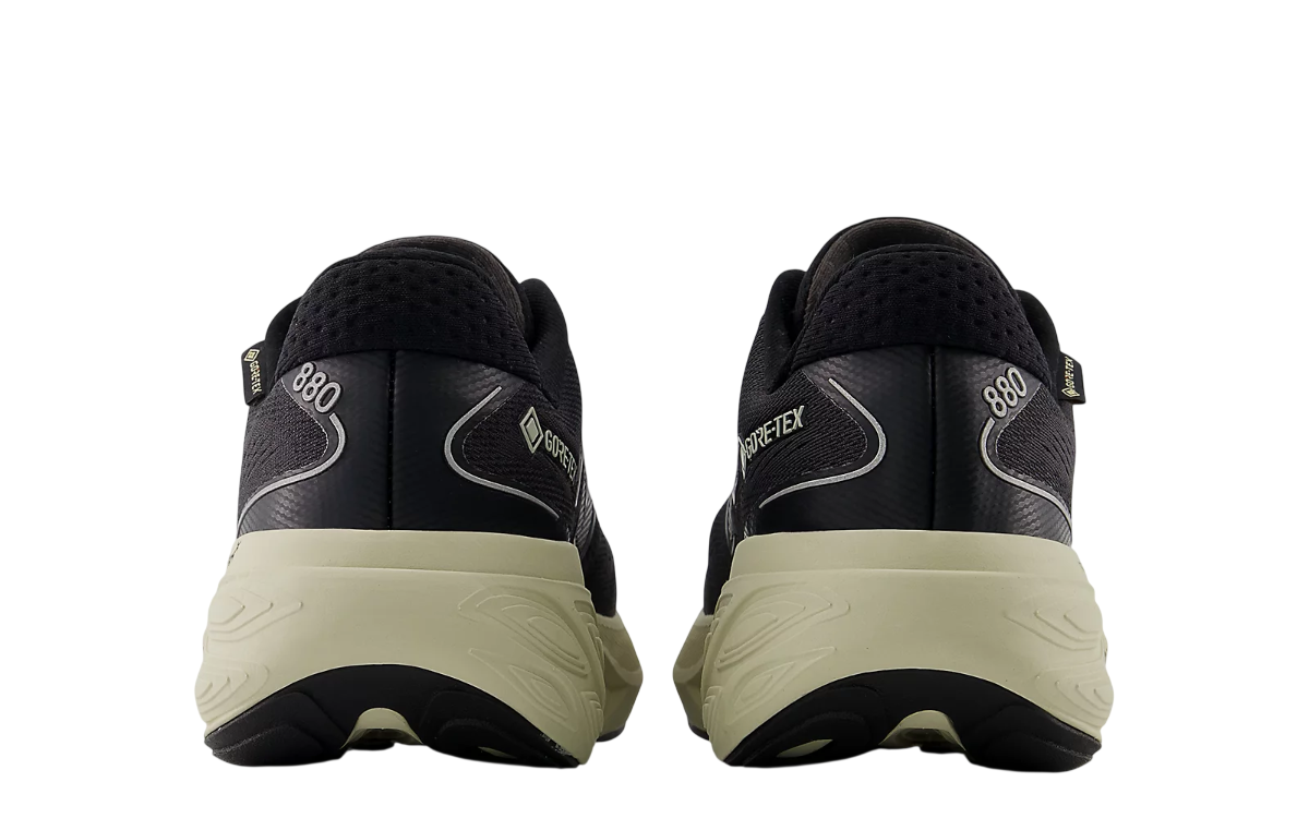 Womens New Balance 880v15 GORE-TEX (Black/White)
