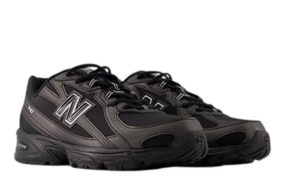 New Balance 740 (Black)