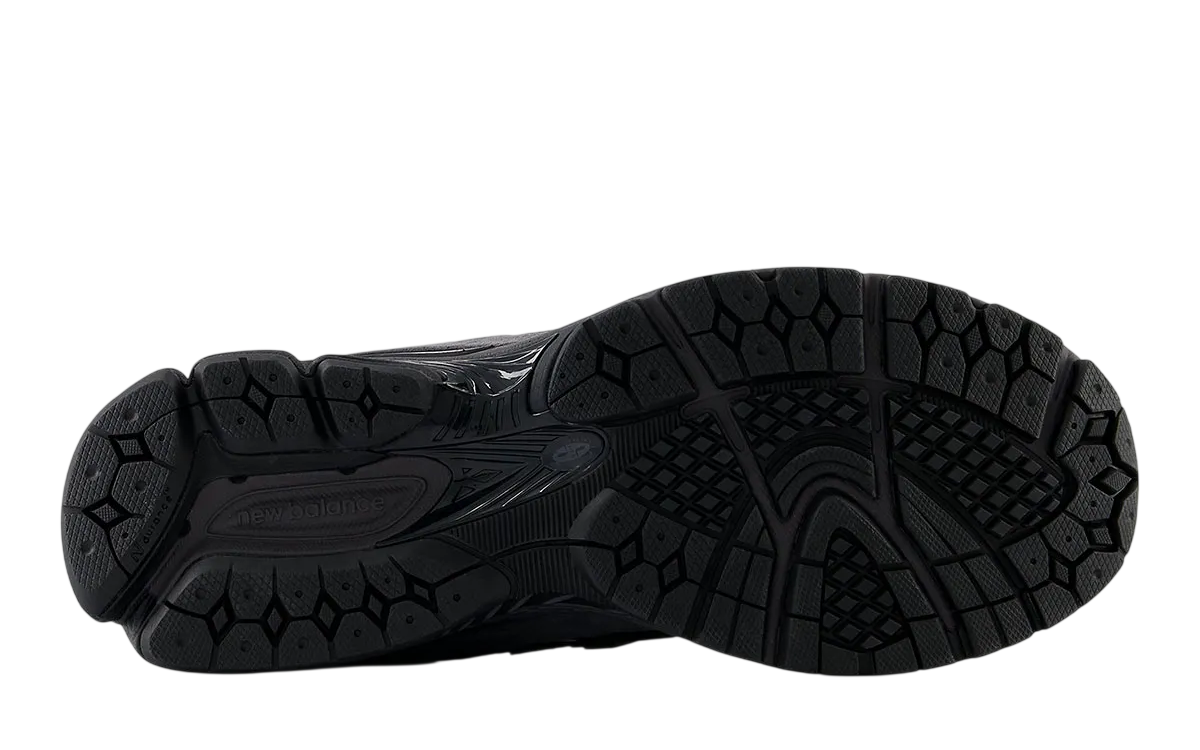 New Balance 2002R (Black/Dark Grey)