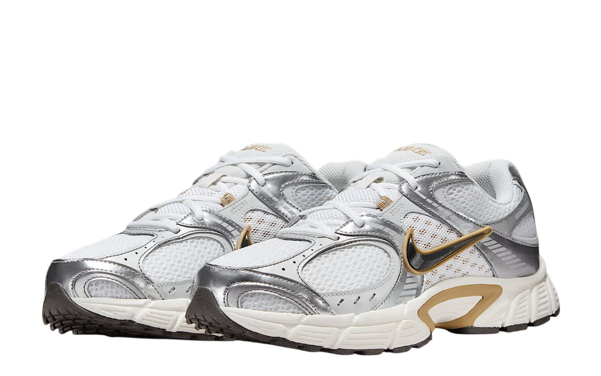 Nike V5 RNR running shoes showing sleek profile and supportive upper for performance and comfort.